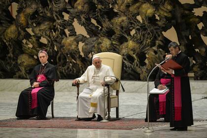 El Papa debió aclarar su polémica frase sobre los católicos con familia numerosa