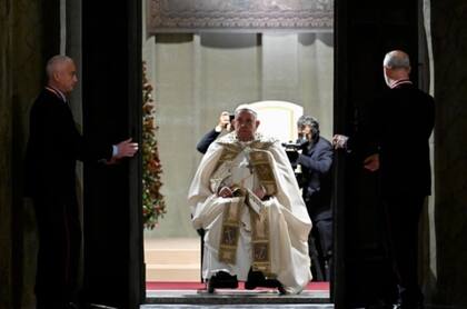 El Papa dio inicio al Jubileo con la apertura de la Puerta Santa