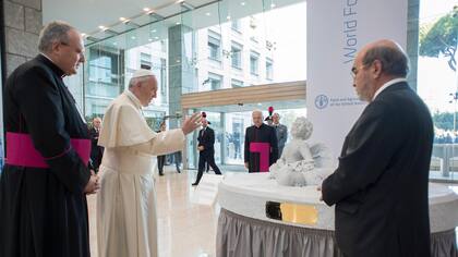 El Papa bendijo la estatua