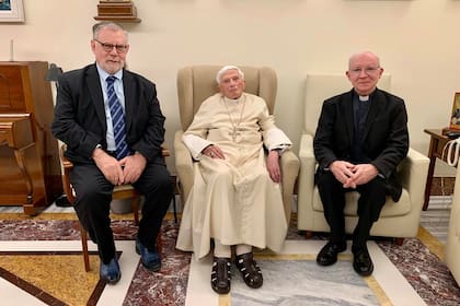 El Papa emérito Benedicto XVI el 1° de diciembre de 2022, en la última foto que se conoció de él