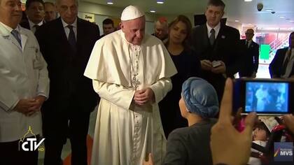 El Papa, emocionado por la nena