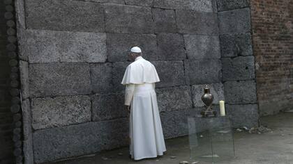 El Papa estuvo una hora en Auschwitz
