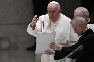 El papa Francisco anunció que tiene “un poco de bronquitis” tras excusarse por no leer un discurso
