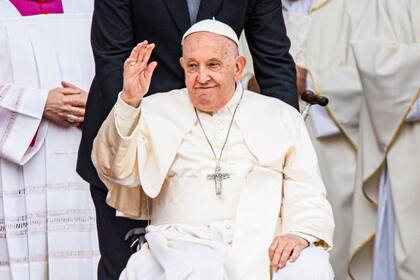El papa Francisco asiste a la santa misa en la plaza San Marcos durante su visita a Venecia el 28 de abril de 2024 en Venecia, Italia