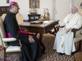 El papa Francisco, con Visvaldas Kulbokas