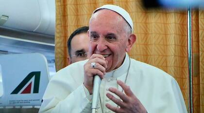 El papa Francisco dio una conferencia de prensa en el vuelo de regreso de Egipto