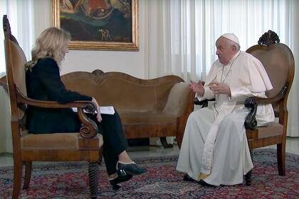 El Papa Francisco durante la entrevista con la exdirectora de Telam, Bernarda Llorente