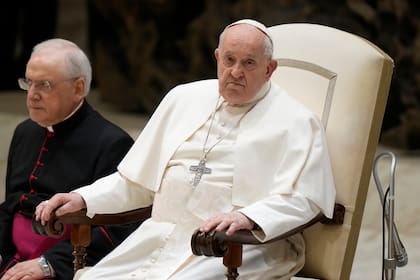 El papa Francisco durante su audiencia semanal en el salón Pablo VI, en el Vaticano, el 28 de febrero de 2024