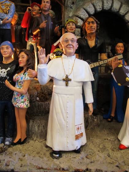 El papa Francisco en la mirada socarrona de los napolitanos