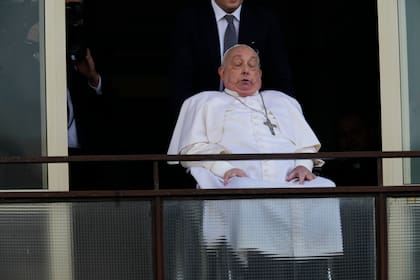 El papa Francisco en la ventana del Hospital Gemelli de Roma, el 23 de marzo último