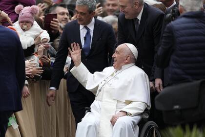 El papa Francisco, en la visita a una iglesia en Roma. (AP/Andrew Medichini)