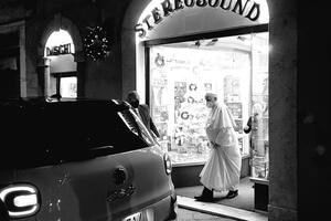 La nueva escapada del Papa del Vaticano a una emblemática tienda de Roma