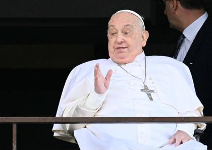 El papa Francisco fue dado de alta de su internación.