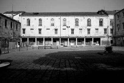 El Papa Francisco fue el primero que visitó la Bienal de Venecia en 2024. El Pabellón del Vaticano estaba ubicado en la Casa Reclusione Femminile Venezia Giudecca