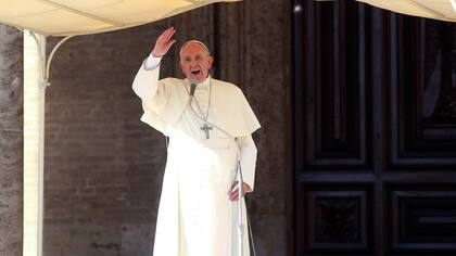 El Papa Francisco habla afuera de la Porciúncula