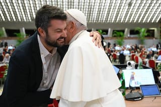 La frase con la que Francisco anticipó a su sucesor y el retrato íntimo que traza un libro revelador