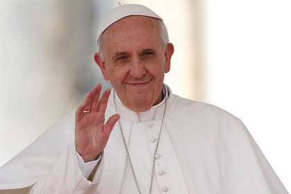 El papa Francisco mantiene una relación epistolar con Isabel Perón y la llama siempre para sus cumpleaños