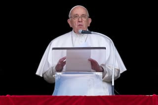 El papa Francisco salió a defender a Juan Pablo II de acusaciones “infundadas y ofensivas”