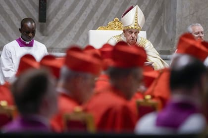 El papa Francisco preside las segundas vísperas en la Basílica de San Pedro, el día de la Ascensión, el jueves 9 de mayo de 2024