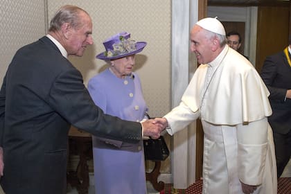 El Papa Francisco recibe al Duque de Edimburgo y la Reina Isabel II