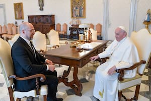 La reunión con el premier ucraniano, entre el esfuerzo por la paz, sugestivos regalos y una dura crítica a Lula