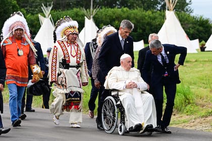 El Papa Francisco se reúne con pueblos indígenas en Maskwacis, al sur de Edmonton, en el oeste de Canadá, el 25 de julio de 2022