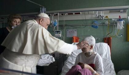 El Papa Francisco visitó a 19 niños ucranianos ingresados en el hospital pediátrico Bambino Gesù de Roma