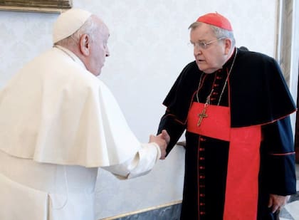 El papa Francisco y el cardenal Burke
