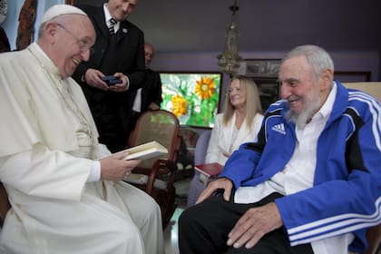 El papa Francisco visitó Cuba en septiembre de 2015 y se encontró con el expresidente Fidel Castro, que murió en 2016 