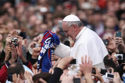 El papa Francisco y la camiseta de San Lorenzo, el club de sus amores