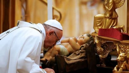 El papa Francisco celebrando la Misa de Gallo