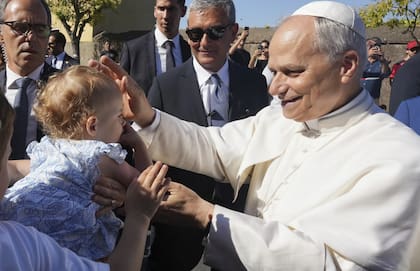 El papa León llega a su casa vacacional Castel Gandolfo, al sur de Roma, el 6 de julio de 2025