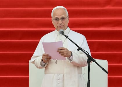 El Papa León XIV habla durante su encuentro con el Mundo de la Cultura en el Campus León XIV de la Universidad Nacional de Malabo, en el noveno día de su viaje apostólico de 11 días a África, el 21 de abril de 2026