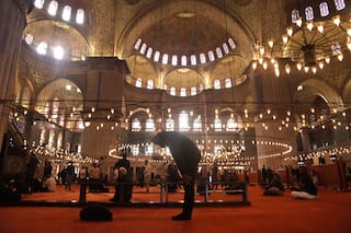 El papa León XIV inicia su primer viaje al extranjero con visita a Turquía