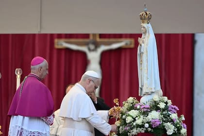 El papa León XIV recientemente firmó un documento donde aclara el rol de la virgen en la fe católica