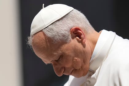 El papa León XIV sale después de su audiencia general semanal en la Plaza de San Pedro en el Vaticano, el miércoles 4 de junio de 2025. (AP Foto/Gregorio Borgia)