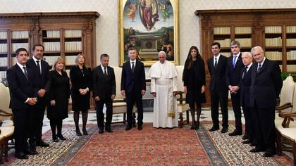 El Papa, Macri y la comitiva oficial, en la audiencia de febrero pasado