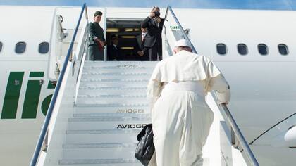 El Papa pidió diálogo y estabilidad para Venezuela en su vuelo a Colombia