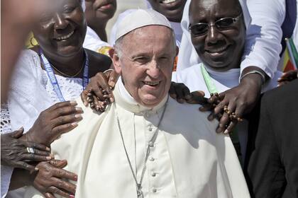 El Papa posa para los fotos con fieles africanos en la audiencia de los miércoles