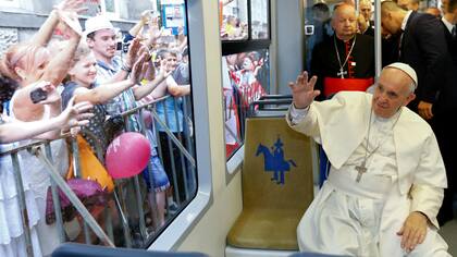 El Papa recorrió Cracovia en un tranvía
