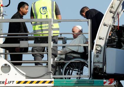 El Papa se recupera de una dolencia en su rodilla, y reafirmó su intención de viajar a Kiev lo antes posible