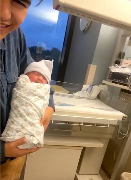 El papá se rio de pura emoción y alegría ante su hijo