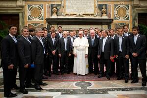 El Papa, a los jugadores: "Son referentes de la paz social"