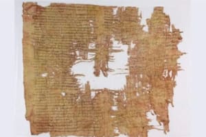 El papiro tiene 1900 años y se escribió en griego. Allí se redactó un juicio contra dos hombres acusados por falsificar documentos y liberar esclavos
