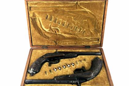 El par de pistolas empleadas para “la reparación del honor por las armas” entre Batlle y Beltrán salieron a subasta con un precio base de 2500 dólares