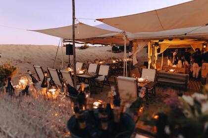 El parador La Huella recibe cientos de comensales todos los días