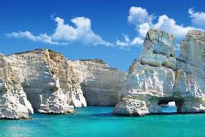 El paraje llama la atención por las impresionantes rocas que brotan del mar de aguas cristalinas