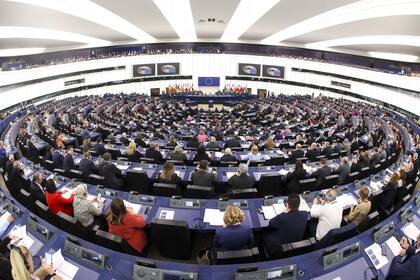 El Parlamento Europeo aprobó hoy en Estrasburgo la regulación europea sobre inteligencia artificial, la primera en el mundo