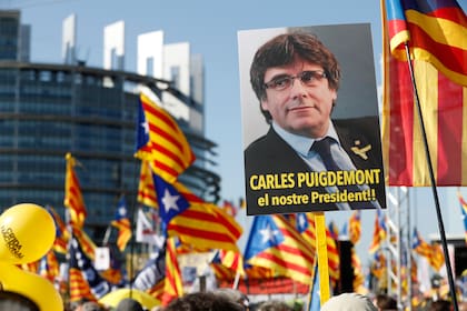 El Parlamento Europeo ha pedido a España que investigue los supuestos vínculos entre Rusia y el movimiento independentista catalán