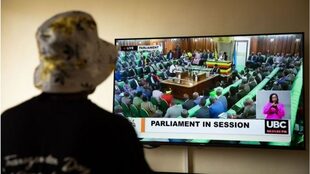 El parlamento ugandés aprobó con una amplia mayoría el proyecto de ley que criminaliza la identidad homosexual, que no se convertirá en ley hasta ser ratificada por el presidente del país